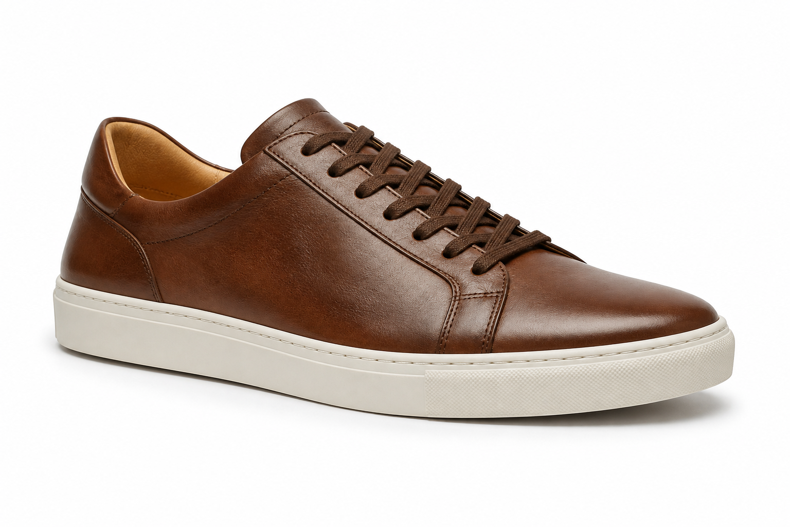 Packshot e-commerce di una sneaker su fondo bianco